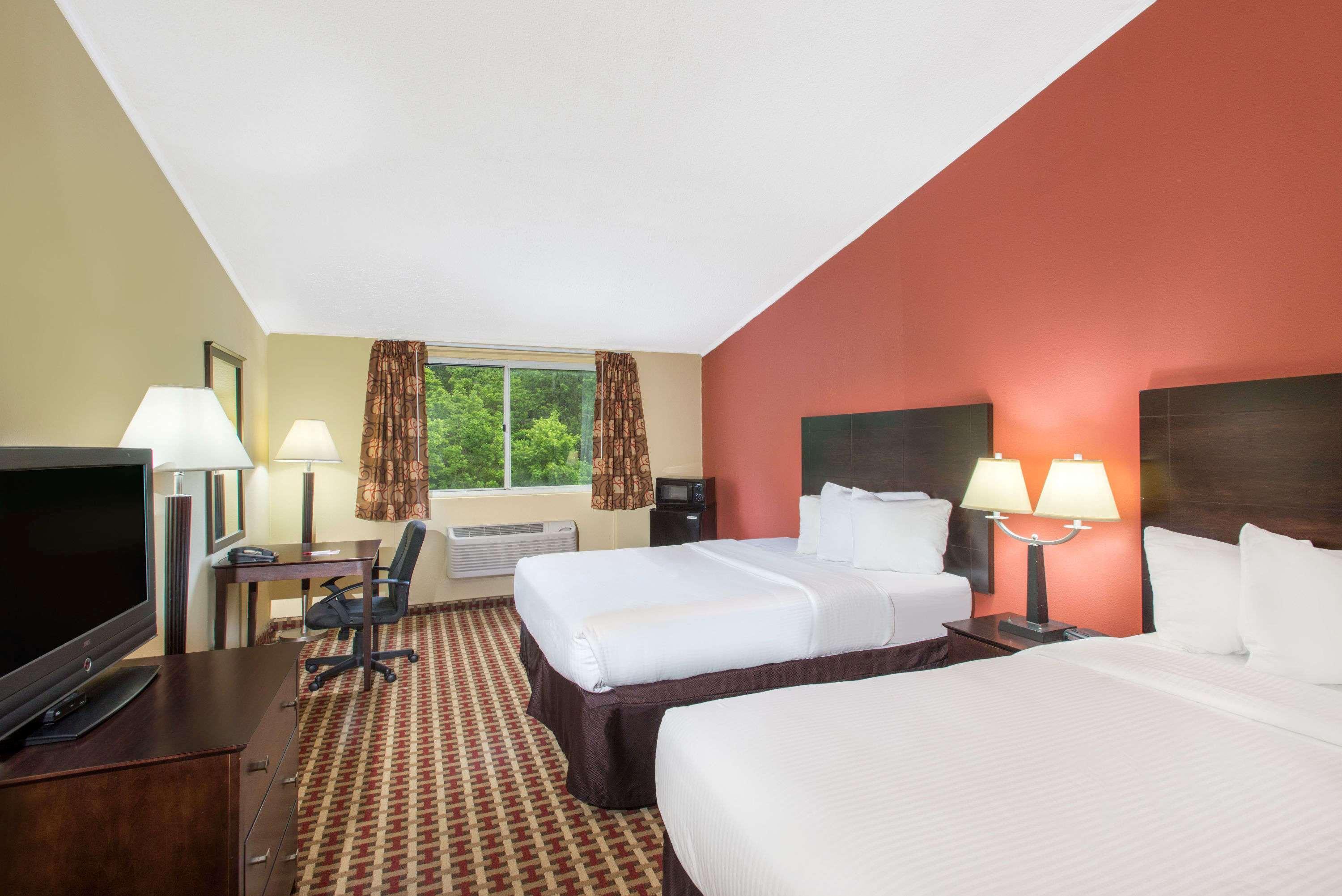 Ramada By Wyndham Allentown Bethlehem Exteriör bild