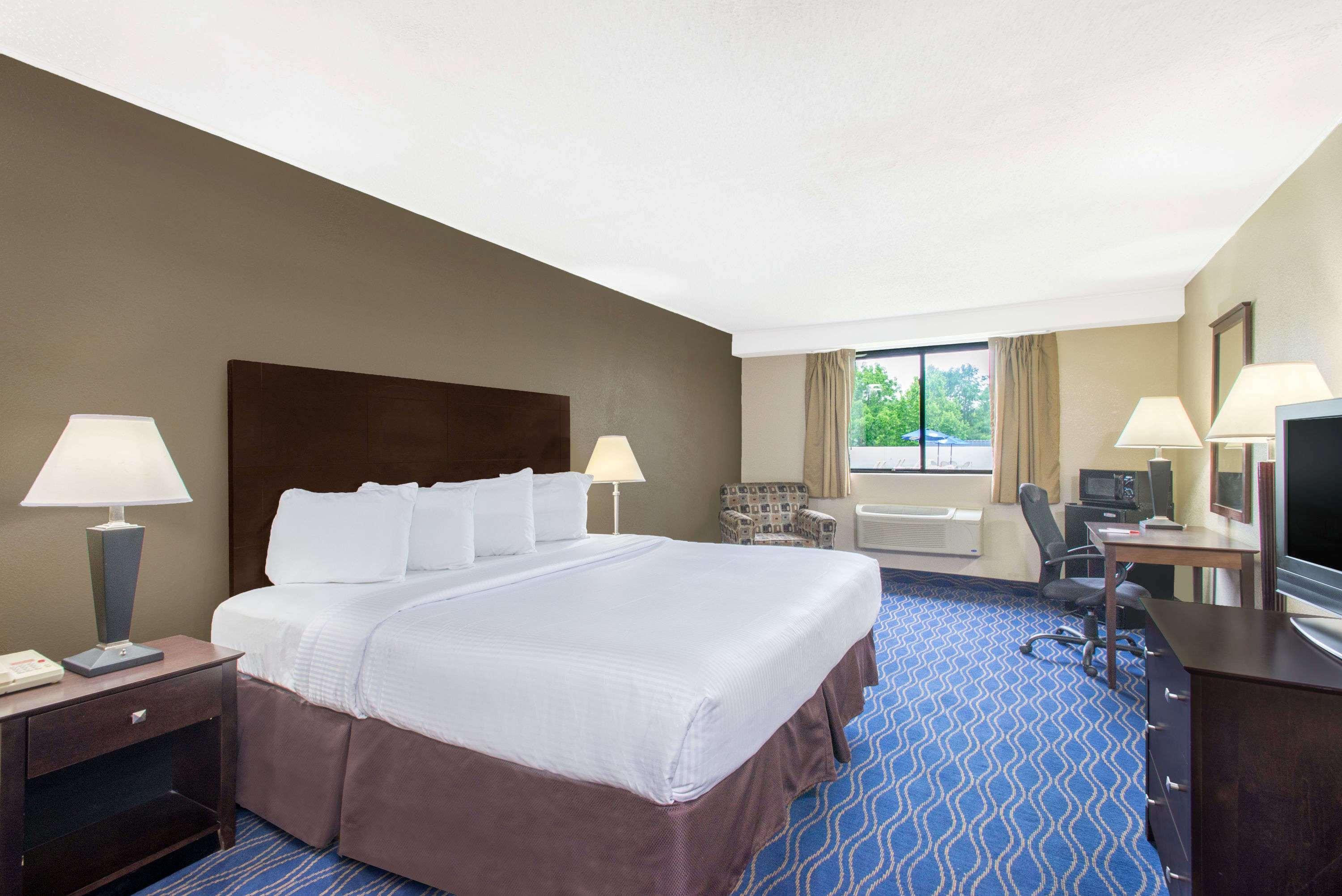 Ramada By Wyndham Allentown Bethlehem Exteriör bild