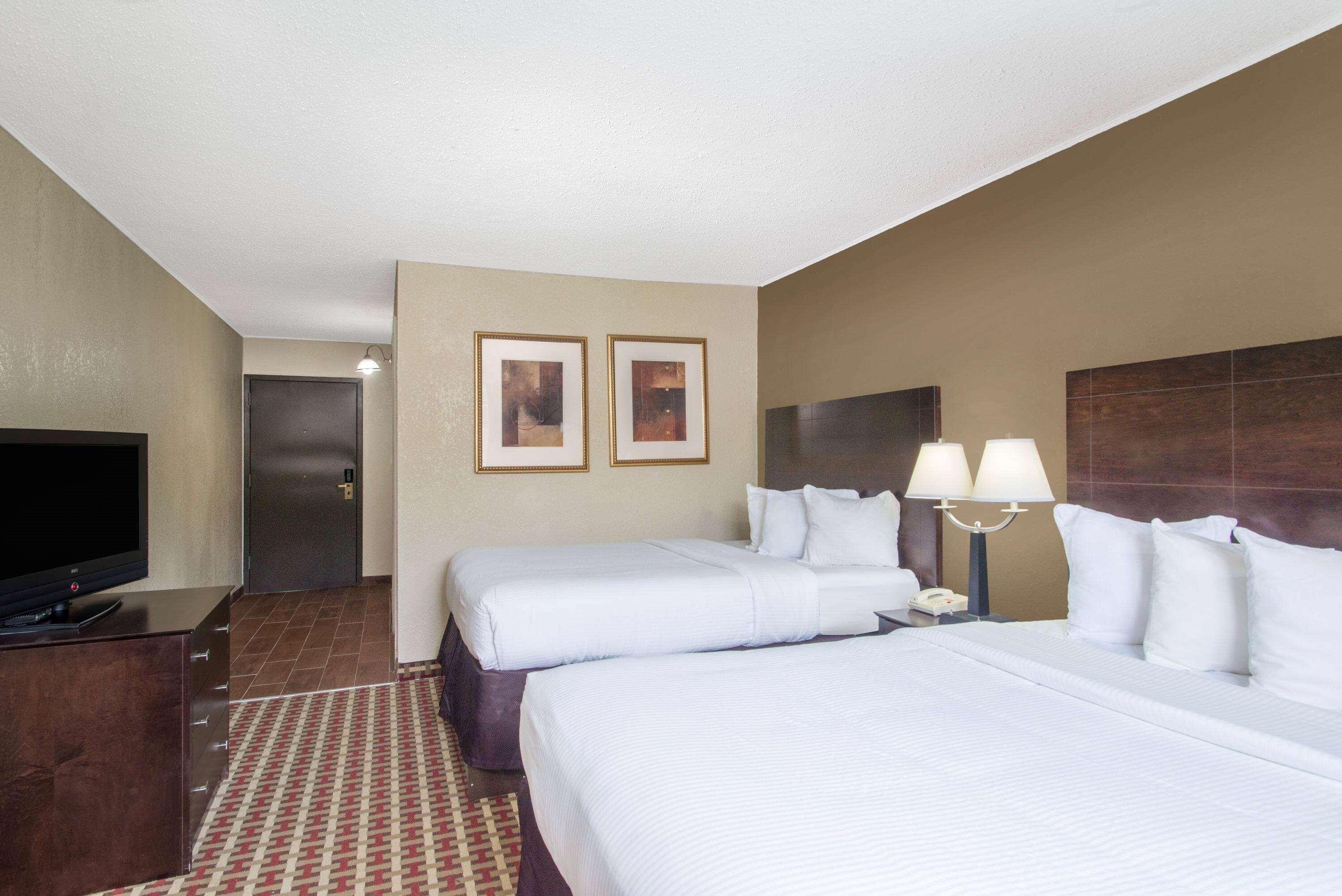Ramada By Wyndham Allentown Bethlehem Exteriör bild