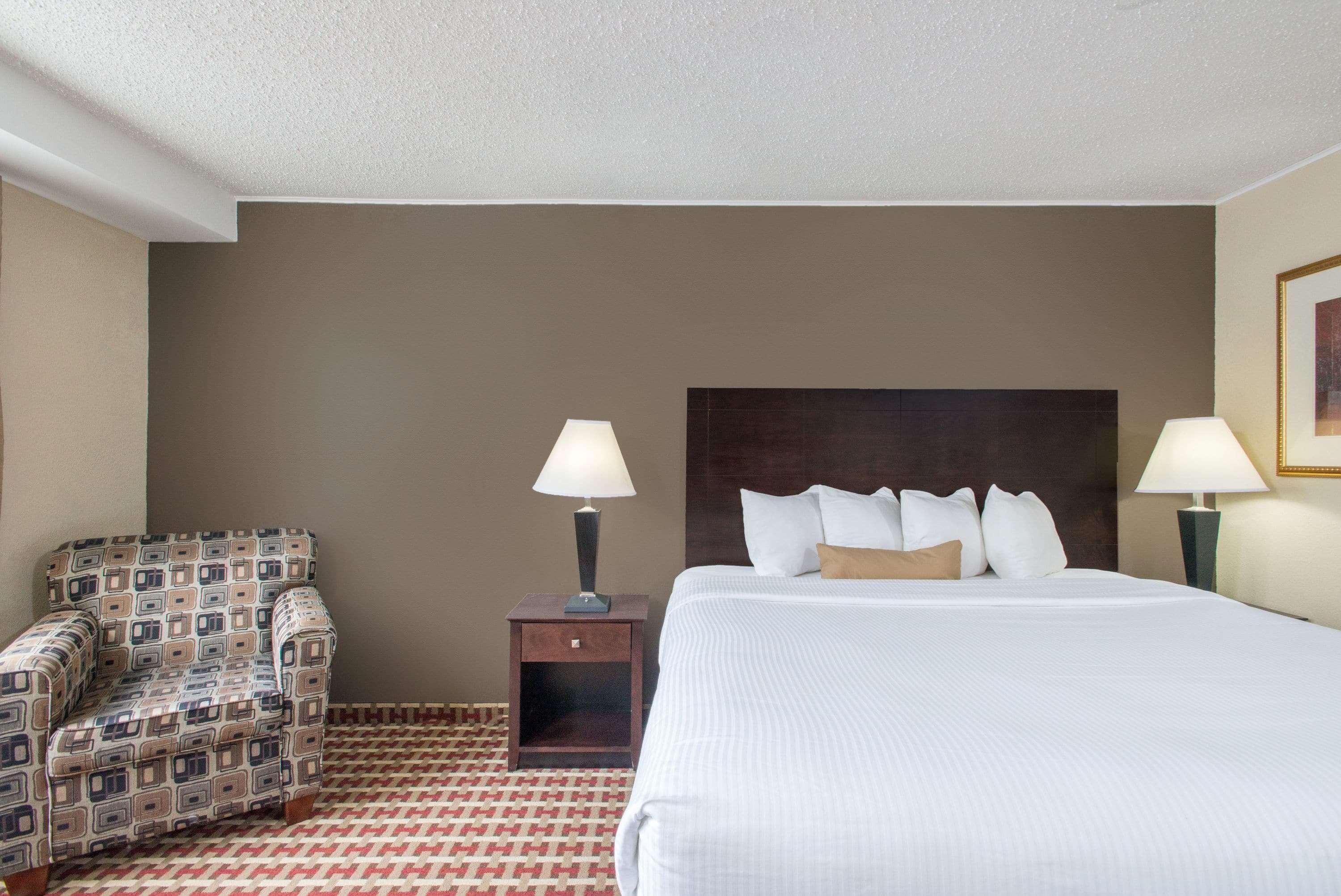 Ramada By Wyndham Allentown Bethlehem Exteriör bild