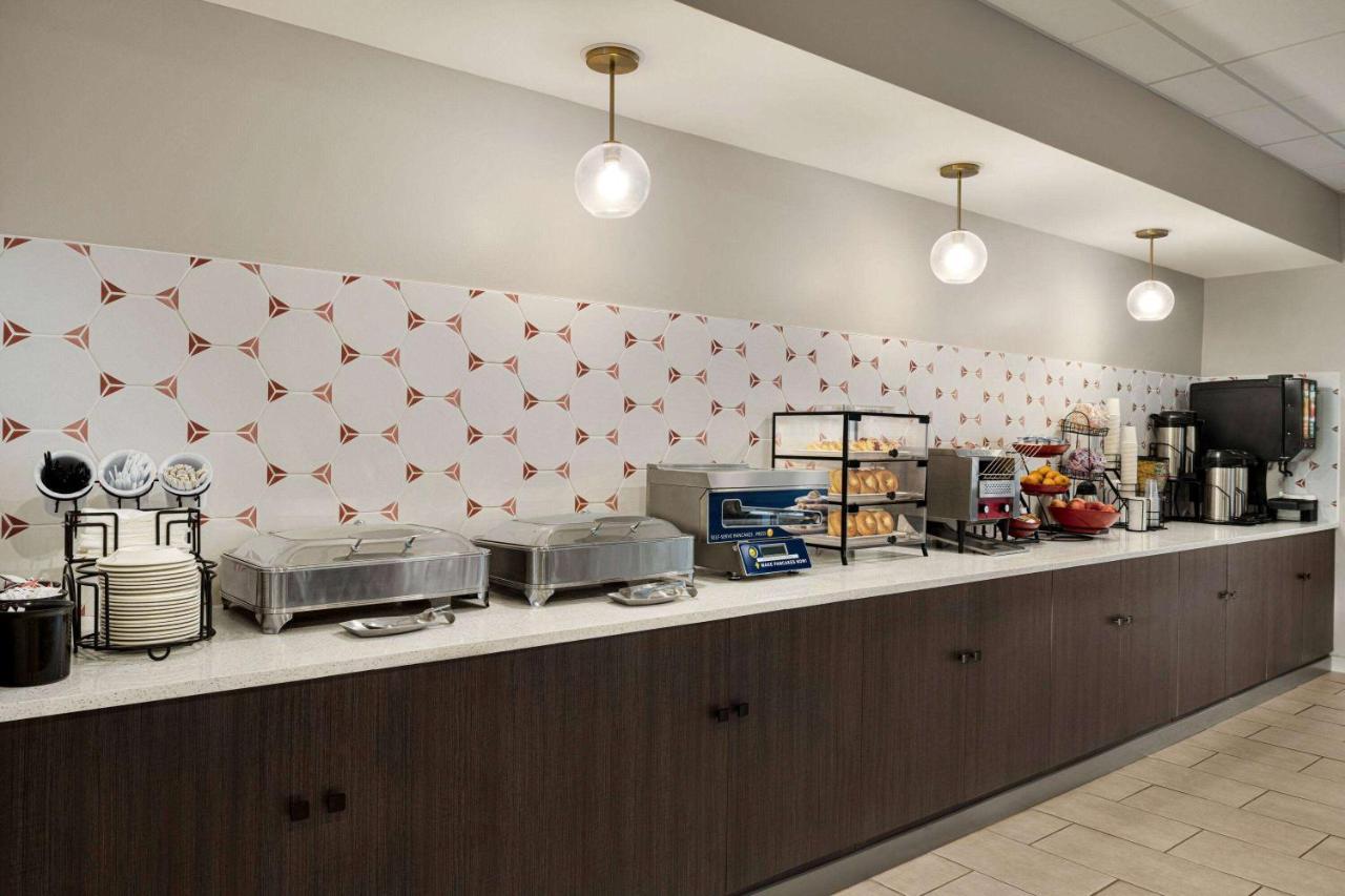 Ramada By Wyndham Allentown Bethlehem Exteriör bild