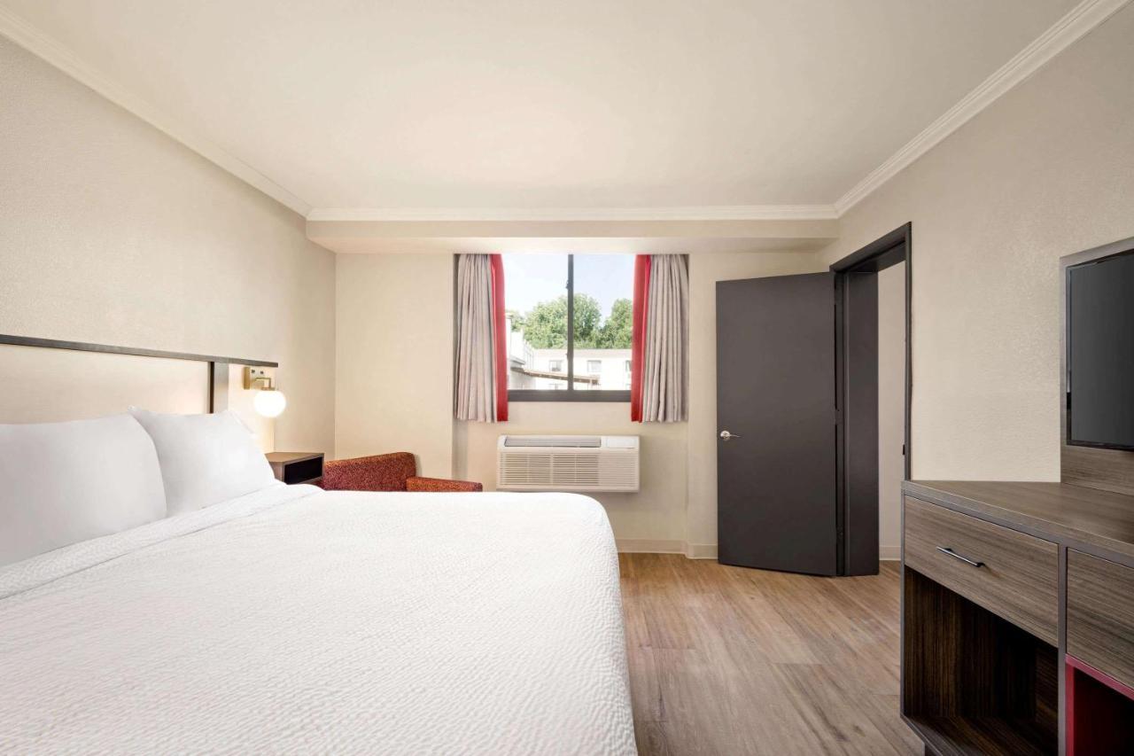 Ramada By Wyndham Allentown Bethlehem Exteriör bild