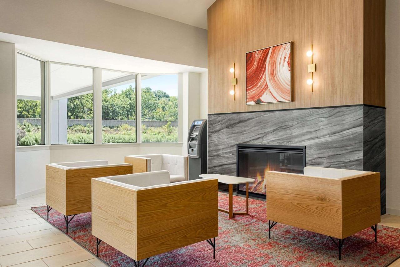 Ramada By Wyndham Allentown Bethlehem Exteriör bild