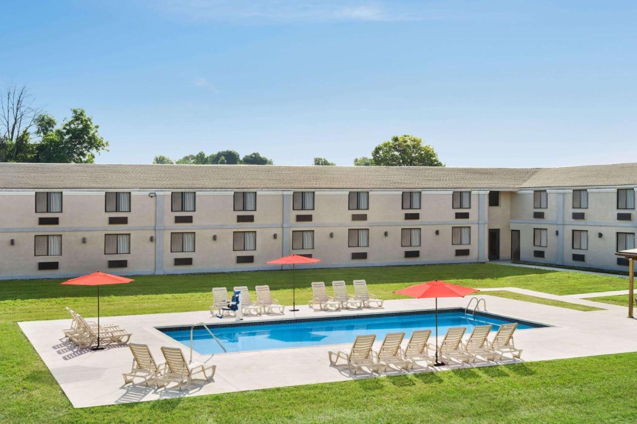 Ramada By Wyndham Allentown Bethlehem Exteriör bild