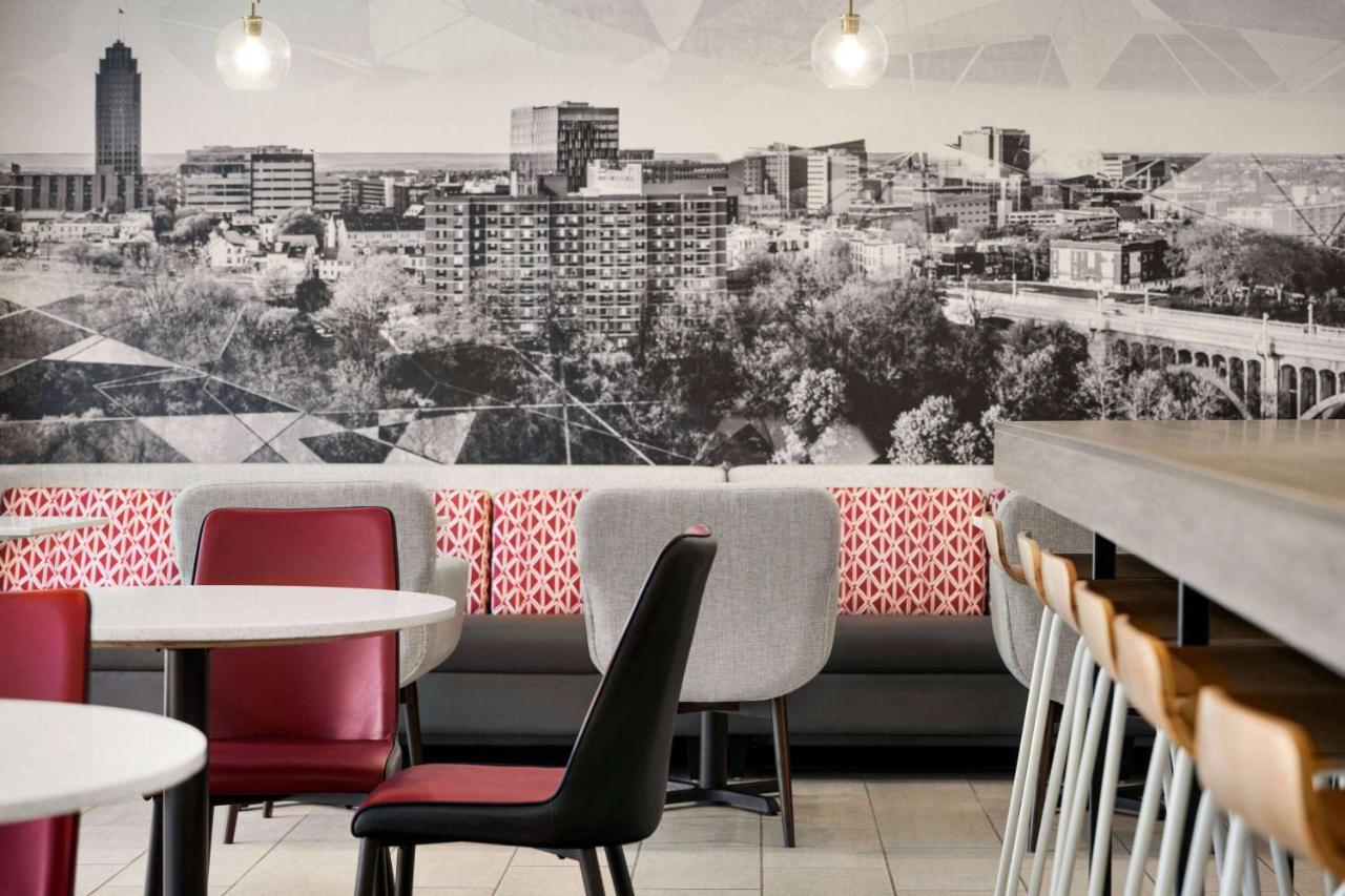 Ramada By Wyndham Allentown Bethlehem Exteriör bild
